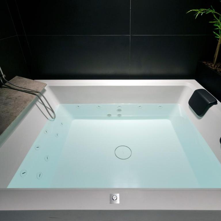 B Suite Spa - Superior King Room - 6