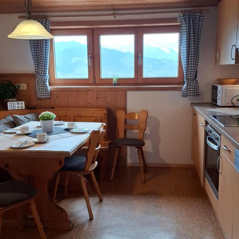 Ferienhof Kühberg mit schönstem Panoramablick - Apartment mit 3 Schlafzimmern und Balkon - 1