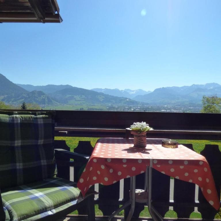 Ferienhof Kühberg mit schönstem Panoramablick - Einzelzimmer mit Balkon - 2