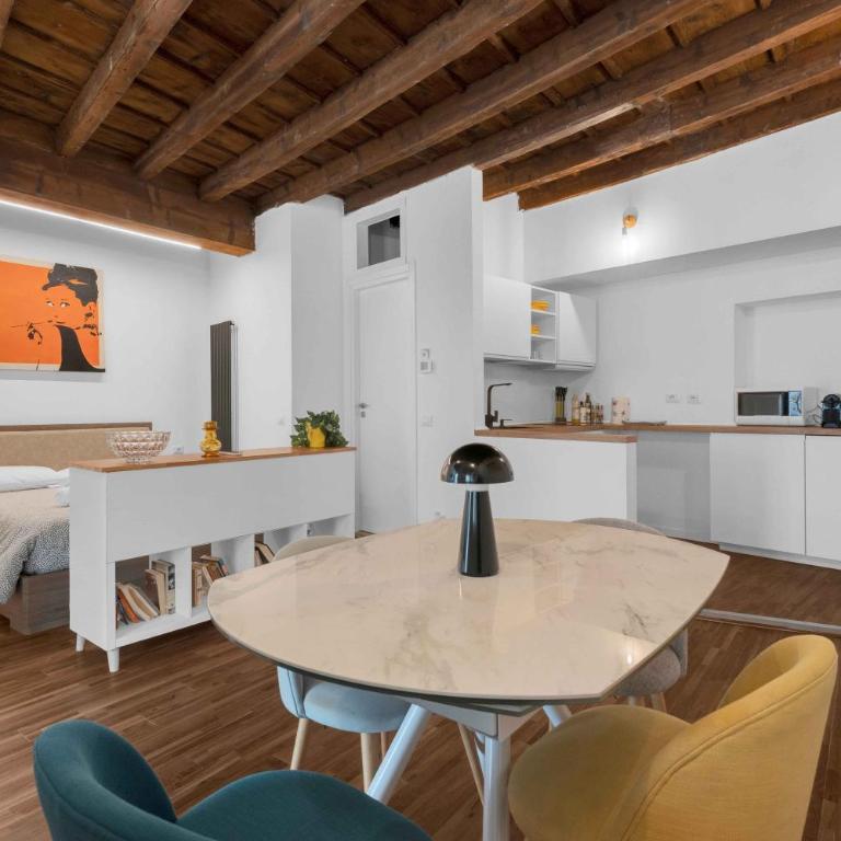 Milan Stay - Alzaia Naviglio Grande - Appartamento con Vista e Balcone - 2