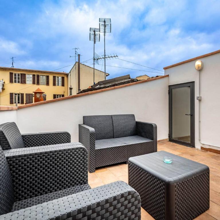 YID Donatello con terrazzo - Appartamento con 2 Camere da Letto - 4