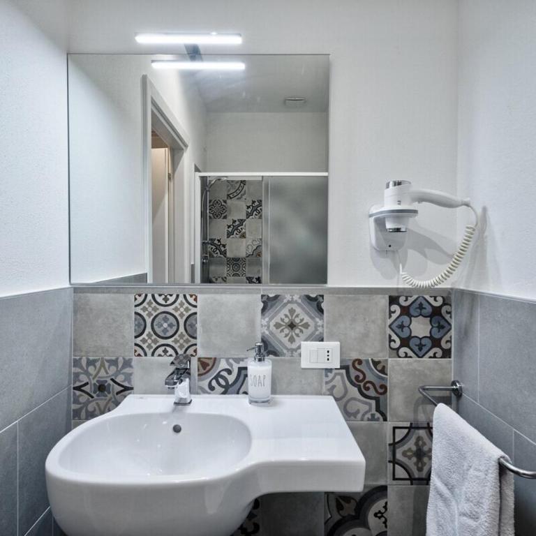 Camera Tua - Falloppio 44 Rooms - Camera Matrimoniale con Bagno Privato - 8