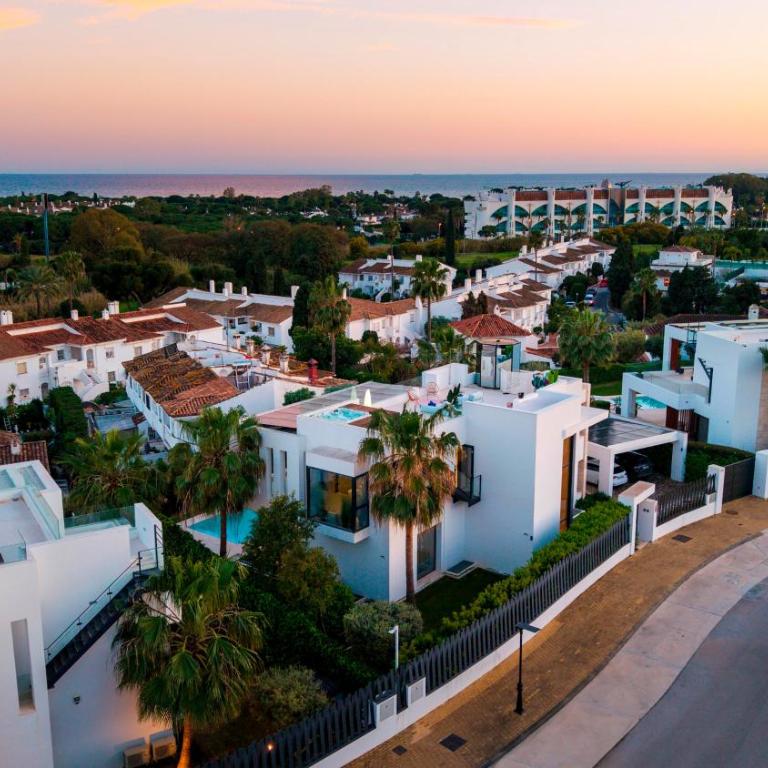 VACATION MARBELLA I Villa Fleur, Rooftop Hot Tub, Heated Pool, Sauna, Cine, GYM, Sea View, Close to The Beach - Villa - 13