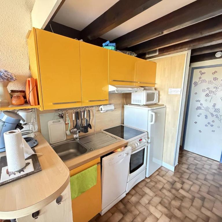 Appartement Spacieux avec Mezzanine et Parking, Proche Plage - FR-1-388-68 - Appartement (6 Adultes) - 9