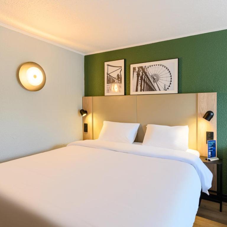 Campanile NATURE - Martigues - Chambre Standard - 1 Lit Queen-Size et 1 Canapé-Lit - 7