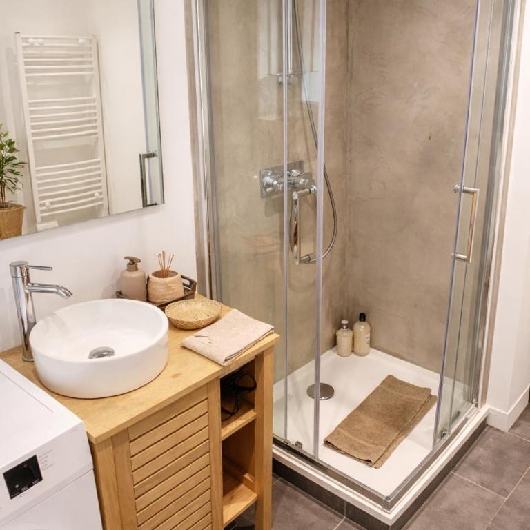 BLUE Studio cosy et calme proche du centre avec TV et Wifi - Appartement - Rez-de-Chaussée - 6