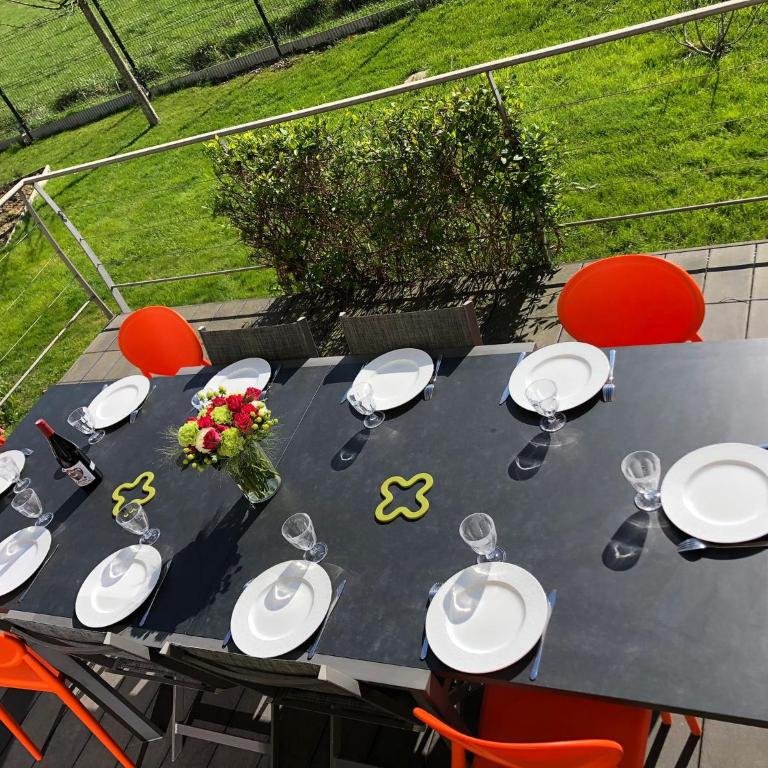 Maison élégante proche circuit, terrasse & parking - Maison 5 Chambres - 36