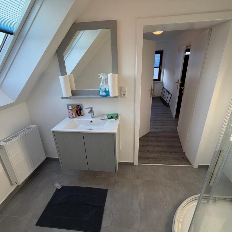 Großzügiges Einfamilienhaus samt Garten & riesiger Garage - Apartment - 26