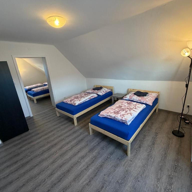 Großzügiges Einfamilienhaus samt Garten & riesiger Garage - Apartment - 31