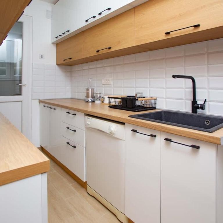 Spacious 2 Bedroom Flat near Beaches & PM - Apartman - 11