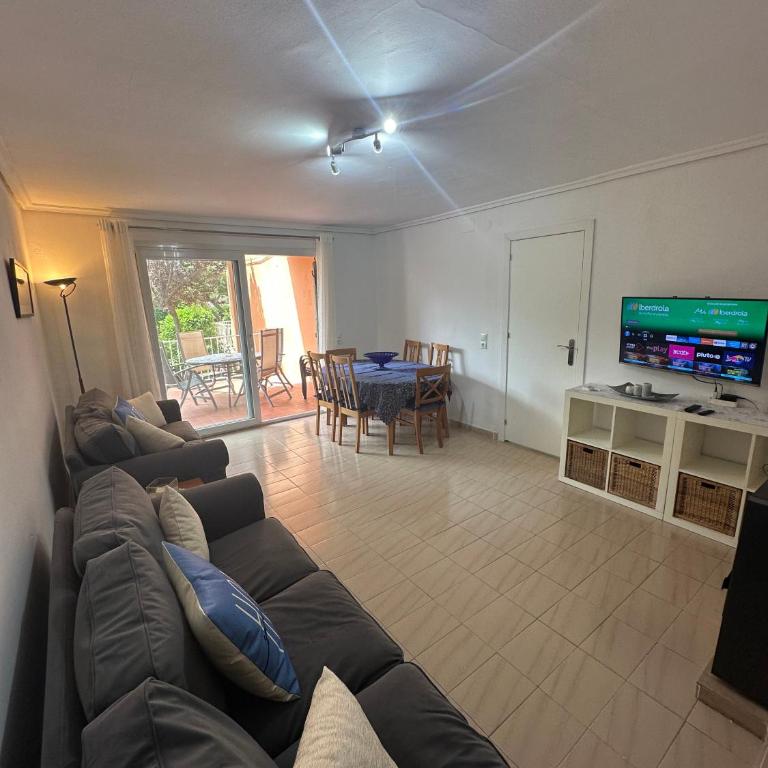 Apartamento céntrico con amplia terraza en L'Estartit - Parking incluido - Three-Bedroom Apartment - 5