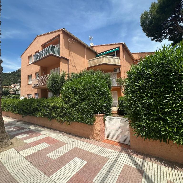 Apartamento céntrico con amplia terraza en L'Estartit - Parking incluido - Three-Bedroom Apartment - 20