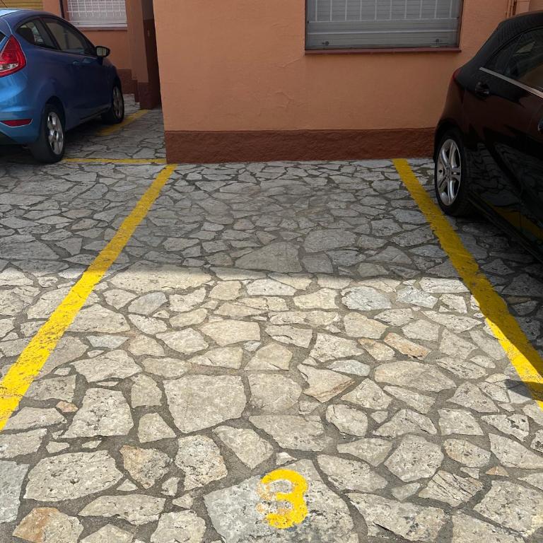 Apartamento céntrico con amplia terraza en L'Estartit - Parking incluido - Three-Bedroom Apartment - 17