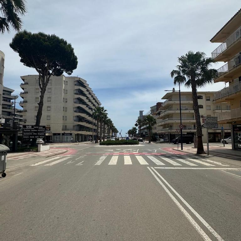 Apartamento céntrico con amplia terraza en L'Estartit - Parking incluido - Three-Bedroom Apartment - 22
