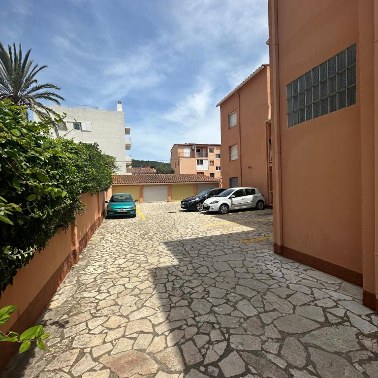 Apartamento céntrico con amplia terraza en L'Estartit - Parking incluido - Three-Bedroom Apartment - 18