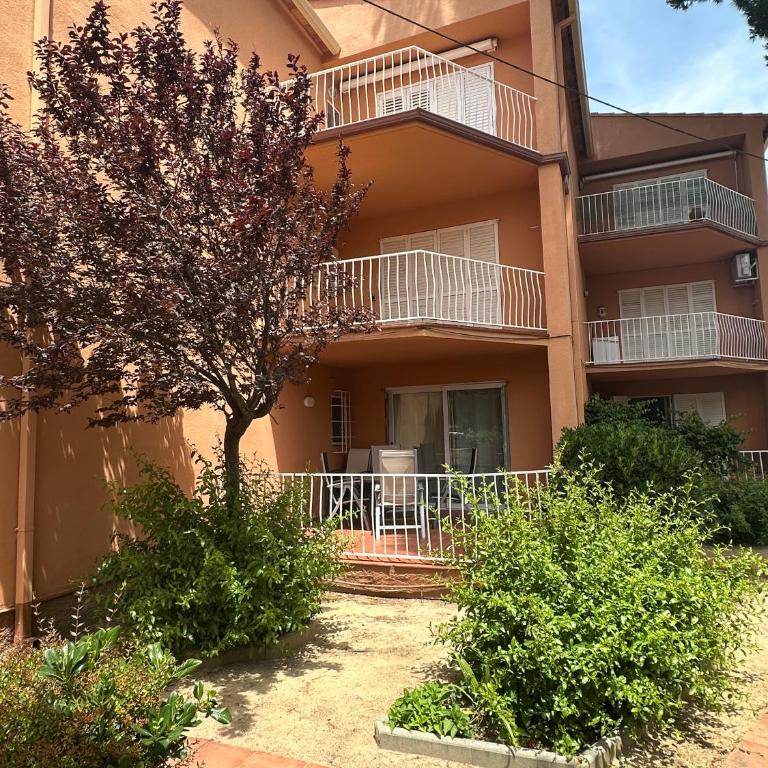 Apartamento céntrico con amplia terraza en L'Estartit - Parking incluido - Three-Bedroom Apartment - 21