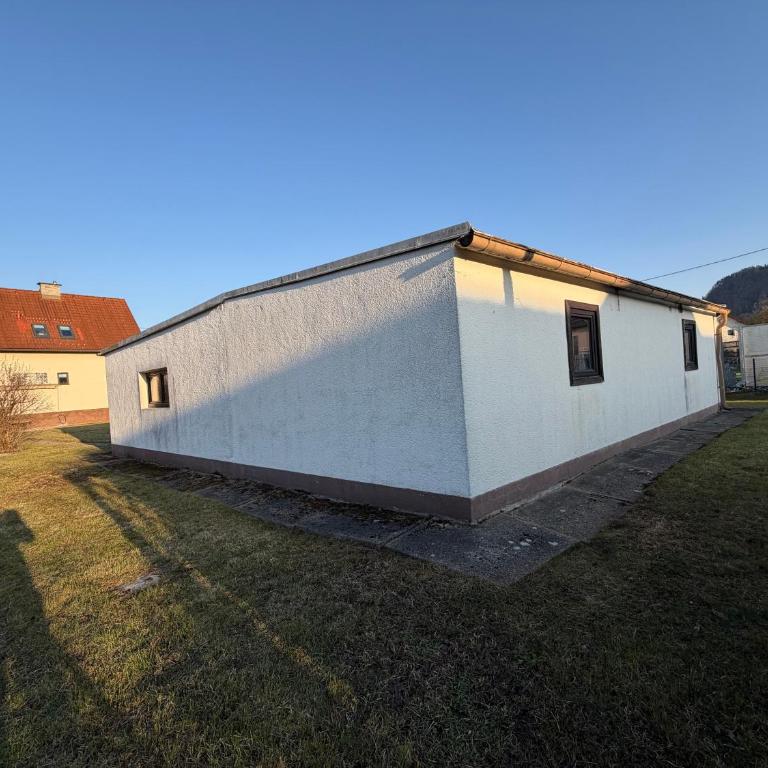 Großzügiges Einfamilienhaus samt Garten & riesiger Garage - Apartment - 48