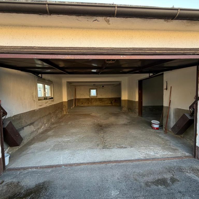 Großzügiges Einfamilienhaus samt Garten & riesiger Garage - Apartment - 49