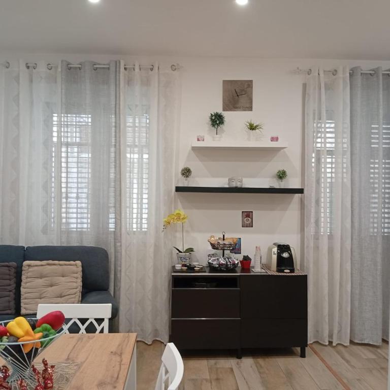 Trieste Apartment - Appartamento con 2 Camere da Letto - 8