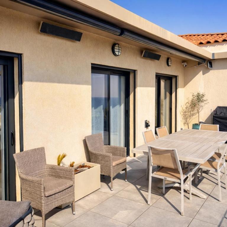 Vue mer exceptionnelle avec confort moderne, climatisation et parking - Two-Bedroom Apartment - 3