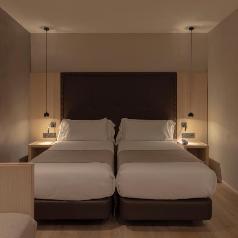 Gran Hotel Barcino 4 Estrellas SUPERIOR - Superior Triple Room - 2