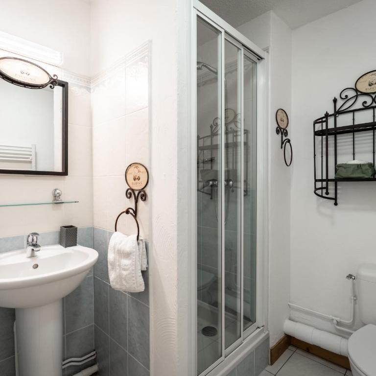 Duplex rénové au centre avec parking et wifi - FR-1-755-26 - Appartement - 16