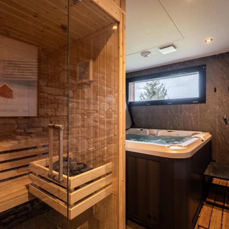 Splendide chalet 6 pièces, jacuzzi et sauna, proche pistes à La Plagne Montalbert - FR-1-755-24 - Chalet - 15