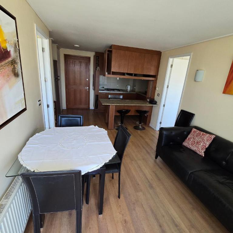 Delpino Propiedades a pasos del casino de Viña - Two-Bedroom Apartment with Terrace - 4