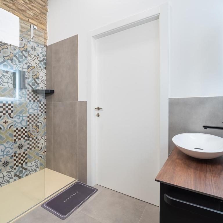 Center Rooms Verona - Double Room with Private Bathroom - 8