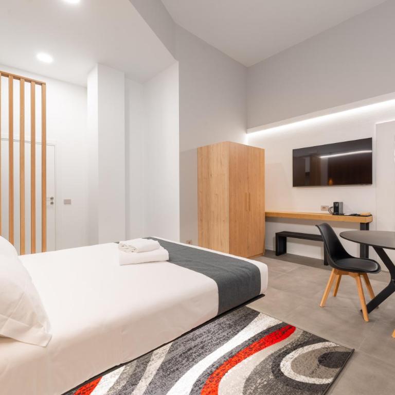 Center Rooms Verona - Deluxe Double Room with Shower - 8
