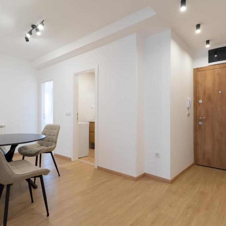 Sunny Apartment with Balcony and great Wi-Fi - Two-Bedroom Apartment - 2