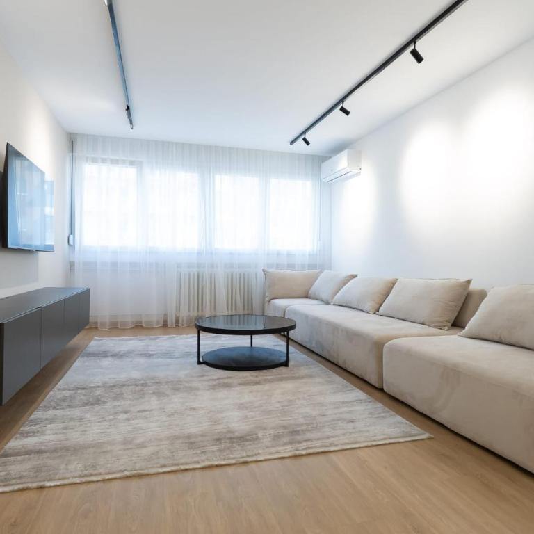 Sunny Apartment with Balcony and great Wi-Fi - Two-Bedroom Apartment - 3