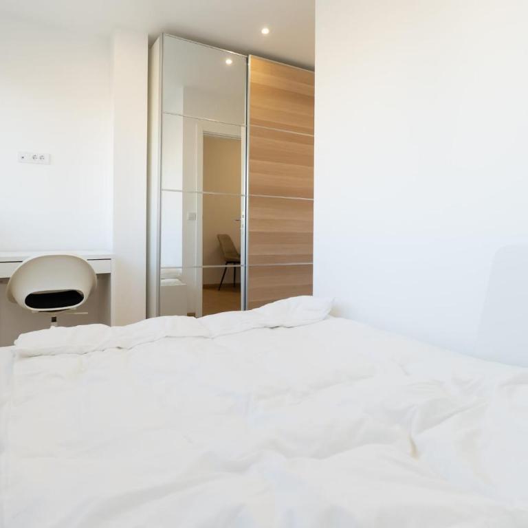 Sunny Apartment with Balcony and great Wi-Fi - Two-Bedroom Apartment - 6