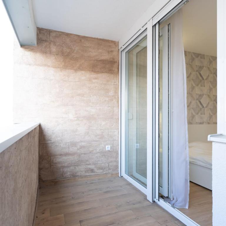 Sunny Apartment with Balcony and great Wi-Fi - Two-Bedroom Apartment - 16
