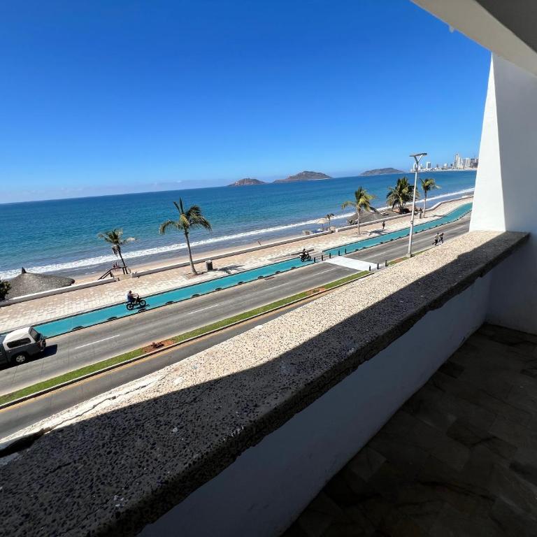 Hotel De Cima Beach Club - Standard Twin Room with Sea View - 1