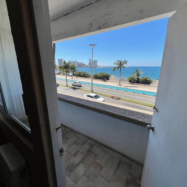 Hotel De Cima Beach Club - Standard Twin Room with Sea View - 5