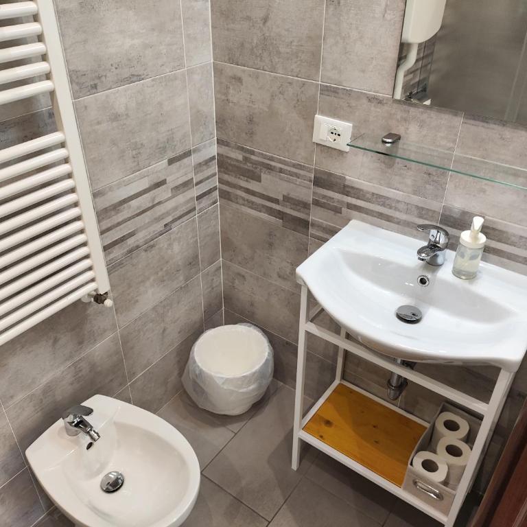 Bed & Breakfast CENTRALE - Camera Matrimoniale/Doppia con Letti Singoli con Vista Città - 21