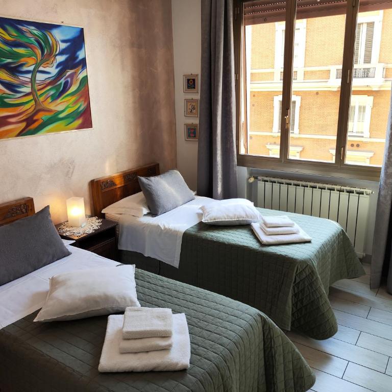 Bed & Breakfast CENTRALE - Camera Matrimoniale/Doppia con Letti Singoli con Vista Città - 23
