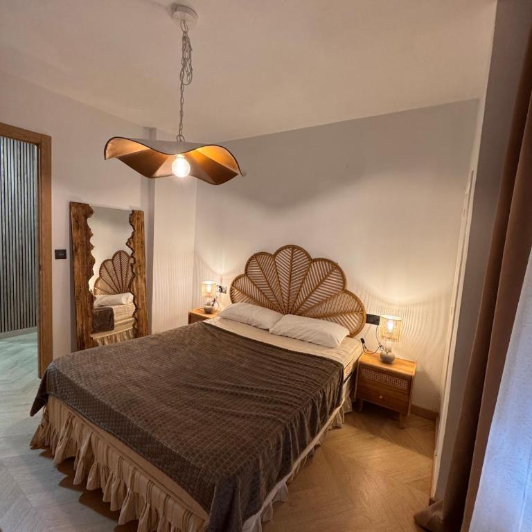 Elegant central apartment with patio - Three-Bedroom Apartment - 28