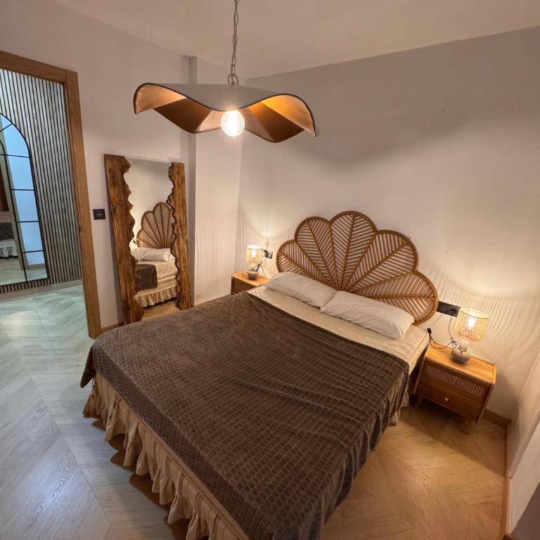 Elegant central apartment with patio - Three-Bedroom Apartment - 26