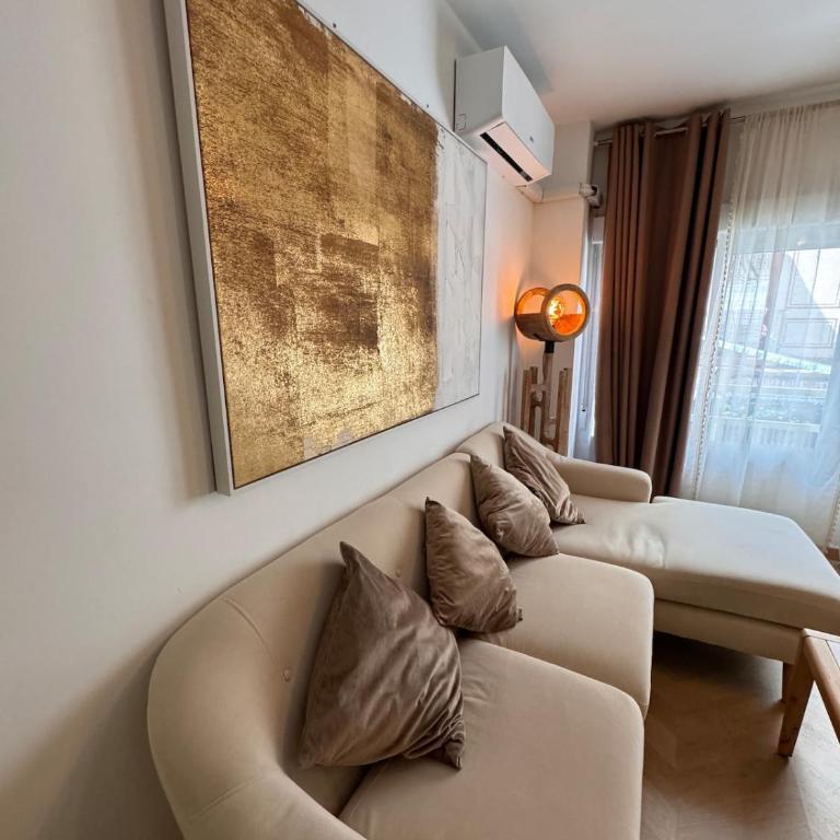 Elegant central apartment with patio - Three-Bedroom Apartment - 3