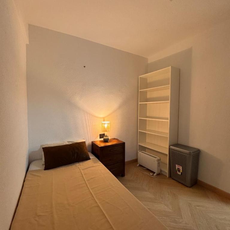 Elegant central apartment with patio - Three-Bedroom Apartment - 39