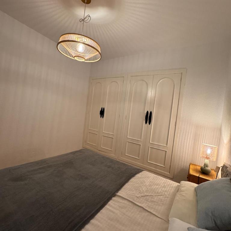 Elegant central apartment with patio - Three-Bedroom Apartment - 37
