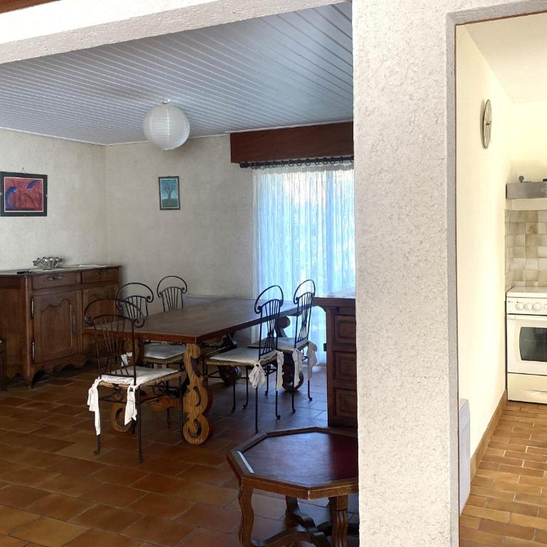 Villa avec jardin boisé, proche plage et commerces, La Tranche-sur-Mer - FR-1-22-307 - Maison de Vacances (6 Adultes) - 11