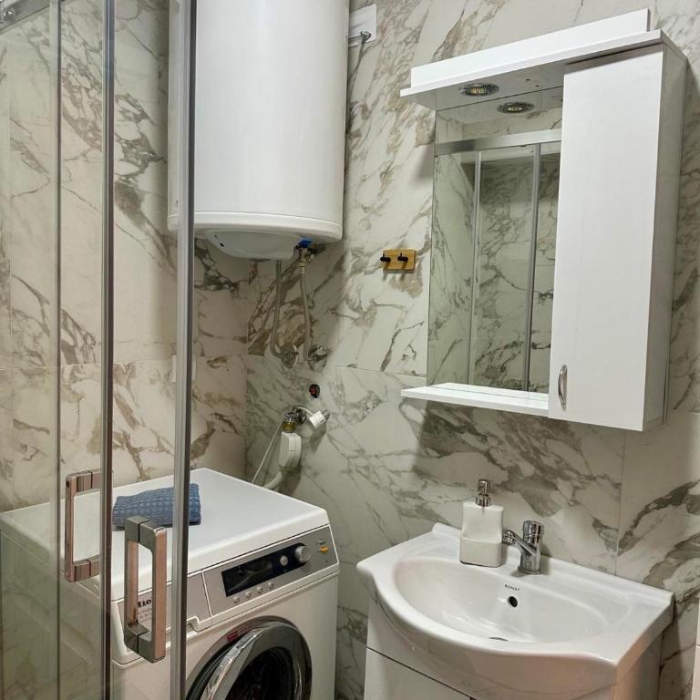 VIP House 5 - Apartman sa 2 Spavaće Sobe i Balkonom - 5