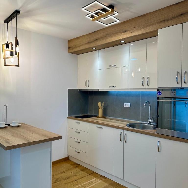 VIP House 5 - Apartman sa 2 Spavaće Sobe i Balkonom - 7