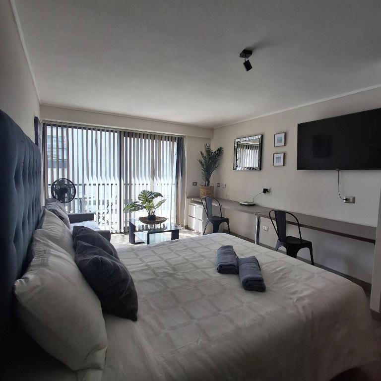 Departamentos Exclusivos con wifi, Cocina, TV Smart, toallas, Cowork, Central. San Martin 2406. - Estudio con vistas al mar - 13