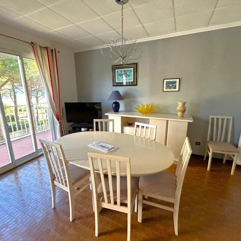 Grand 2 pièces en bord de plage avec terrasse et vue sur mer - FR-1-837-17 - Apartment - 3