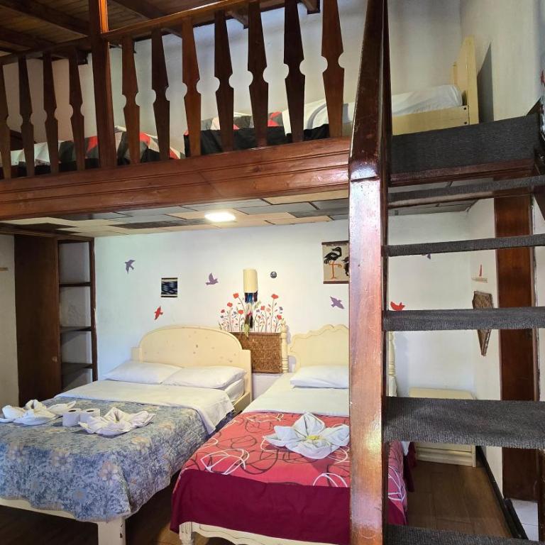 Santa Cruz Backpackers Hostal - Family Room with Private Bathroom - 7