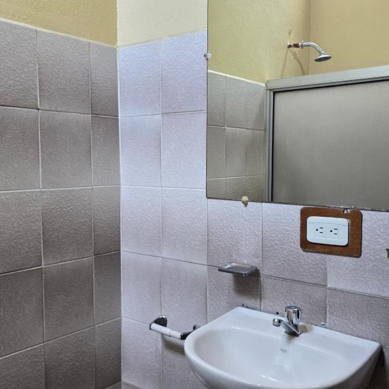 Santa Cruz Backpackers Hostal - Family Room with Private Bathroom - 2